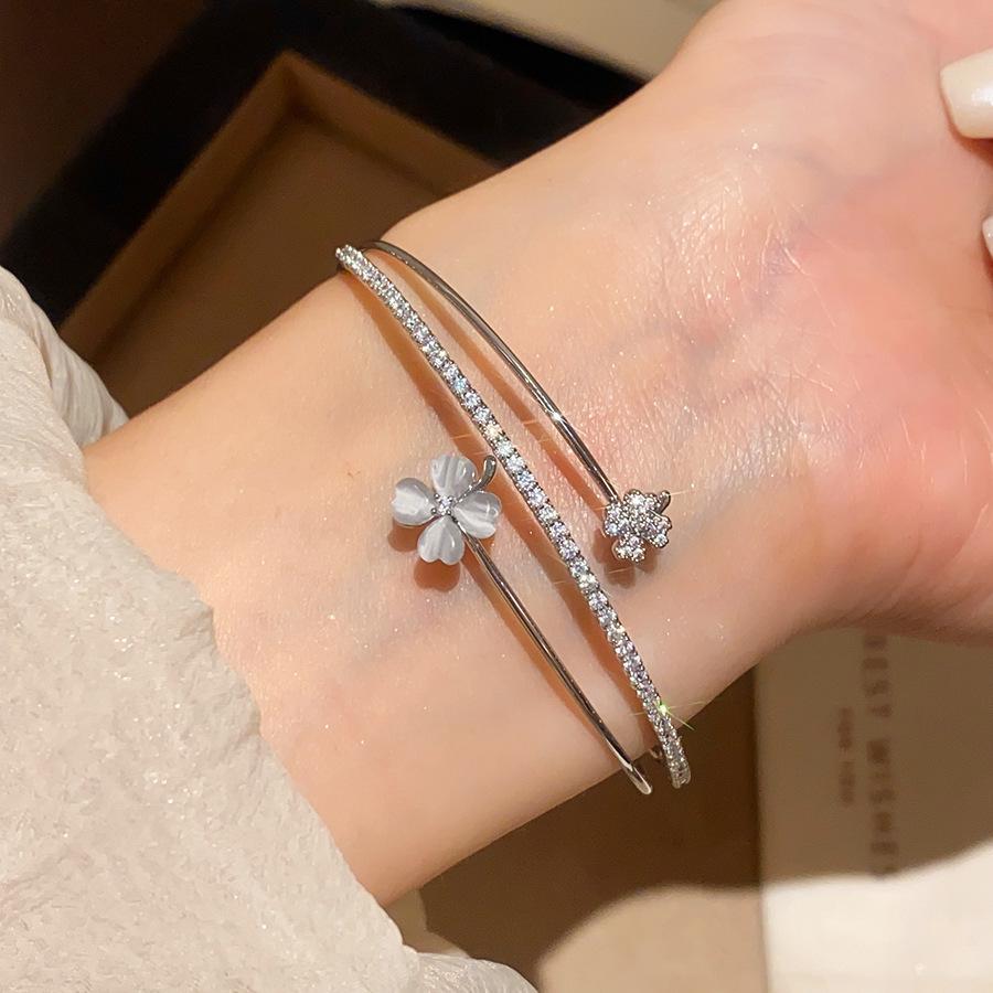 Flower Gleam Cat's Eye Zircon Open Bangle: Luxurious, Shiny, Elegant Women's Bracelet.