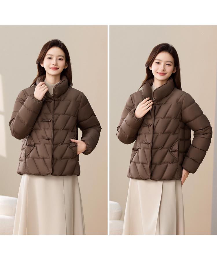 Tunn kort bomullsvadderad jacka med kinakrage