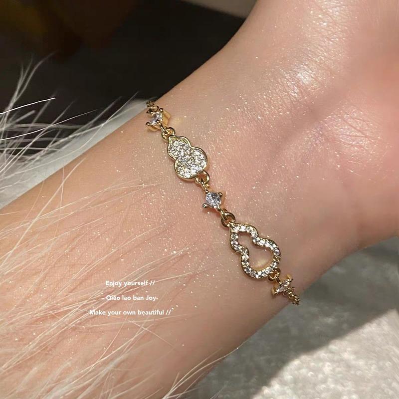 Petite Flower-shaped Zircon Pull Bracelet - Perfect for All Occasions, Exuding A Sophisticated and Elegant Vibe.