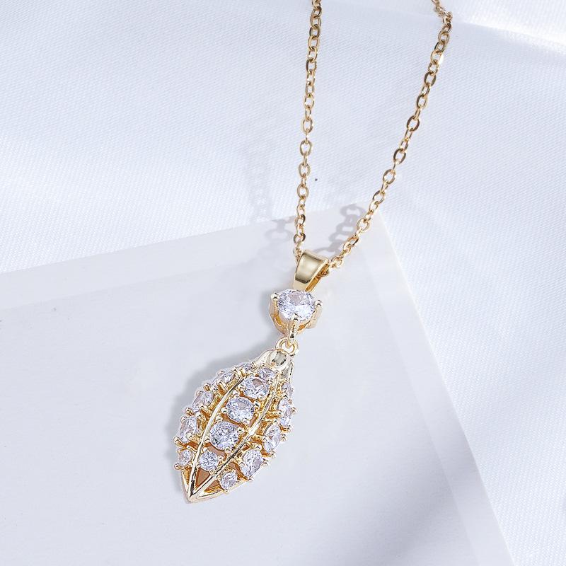 Elegant Women's Zircon Pendant Stainless Steel Necklace - Versatile Clavicle Chain