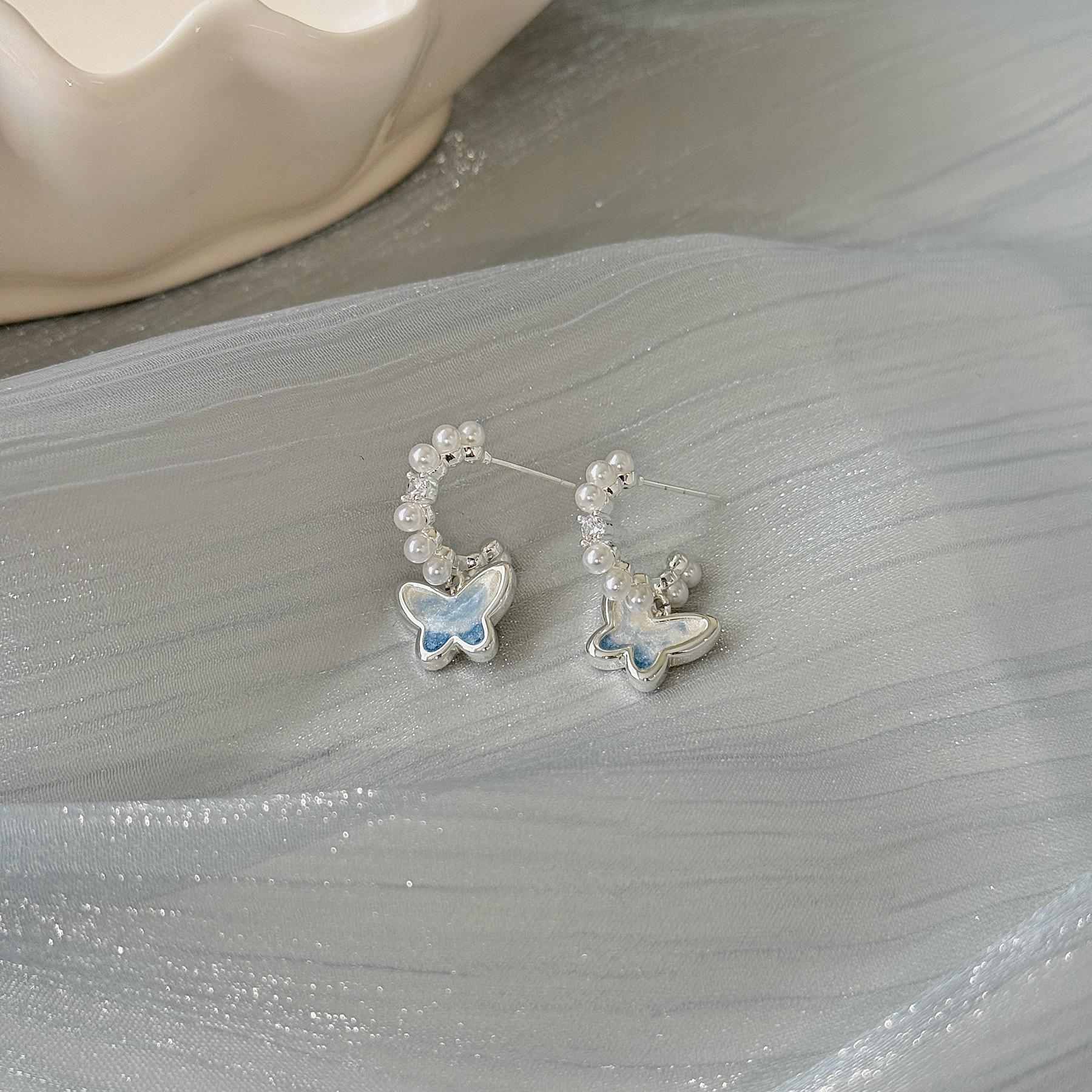Spring-Summer Gradient Blue Butterfly Pearl Earrings - Fresh, Beach-Style, Fashionable, Versatile Studs.