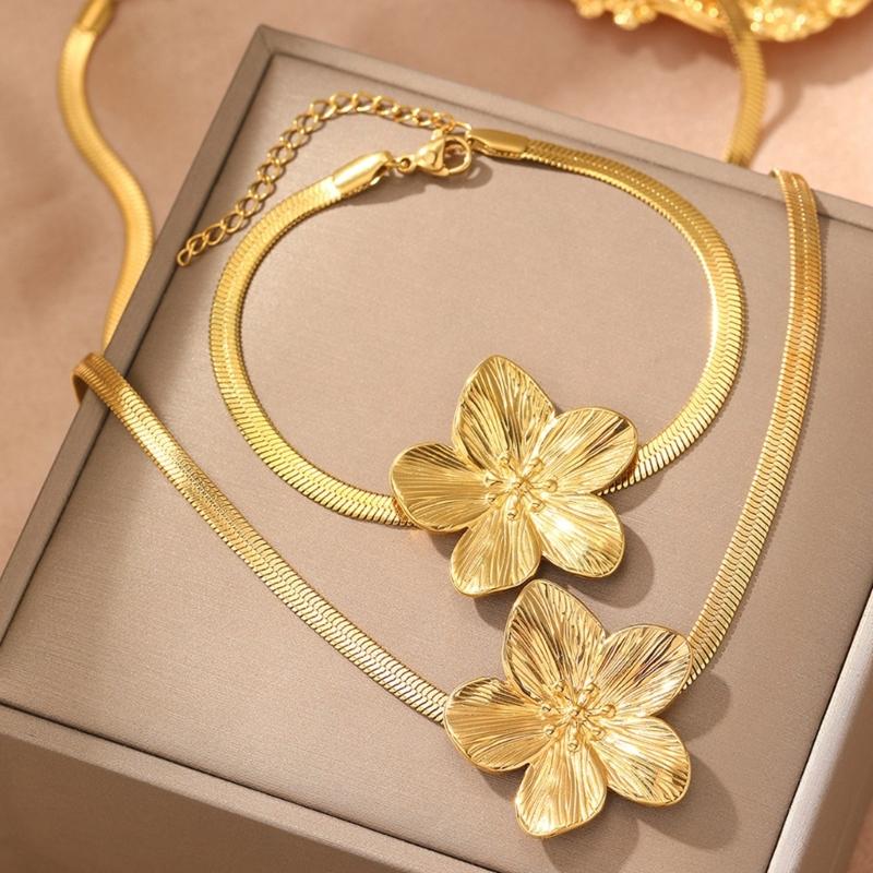 Elegant Vintage Flower Pendant Jewelry Set for Women Stainless Steel Necklace and Bracelet Perfect for Formal Occasions