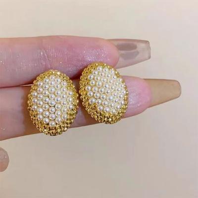 Plné náušnic s mini imitací perel pro ženy Trendy zlatá barva Oválný rám Puzetové náušnice Párty Retro Geometrické šperky