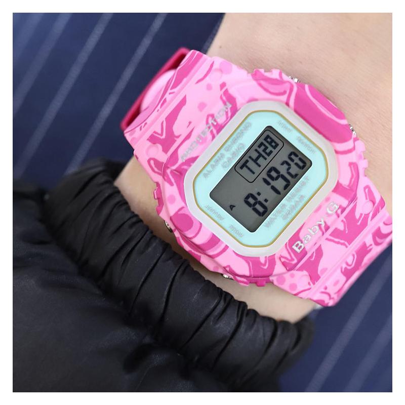 Casio BABY-G Serisi Modaya Uygun ve Canlı Sokak Retro Kare LCD Ekran Su Geçirmez Mekanizma Kuvars Mekanizma Reçine Kayış Japon ve BGD-560SLG-4