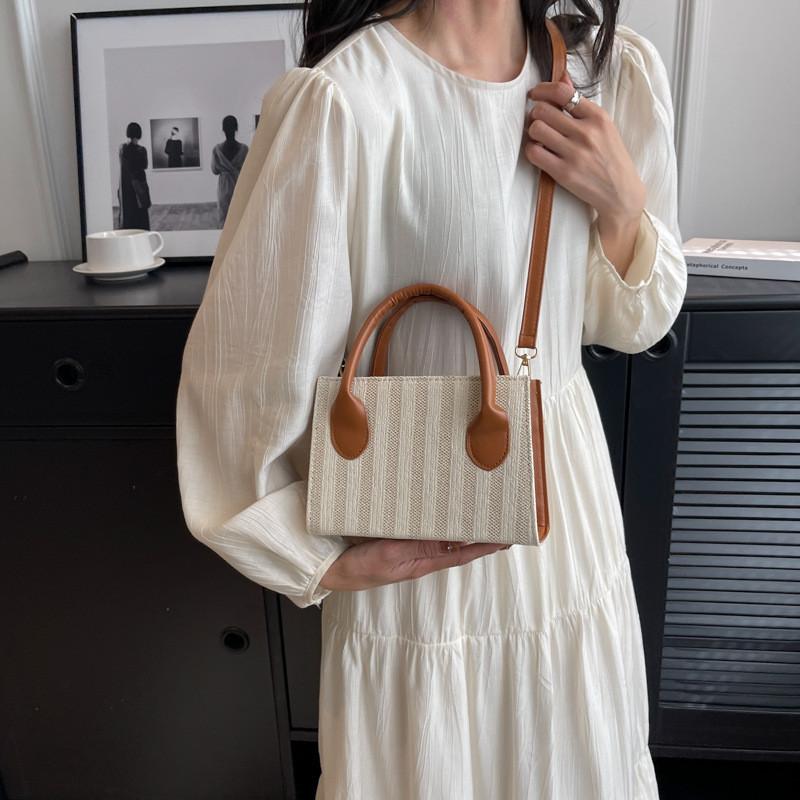 Stylish Korean Woven Handbag 2023 Trendy Summer Casual Urban Simple Design