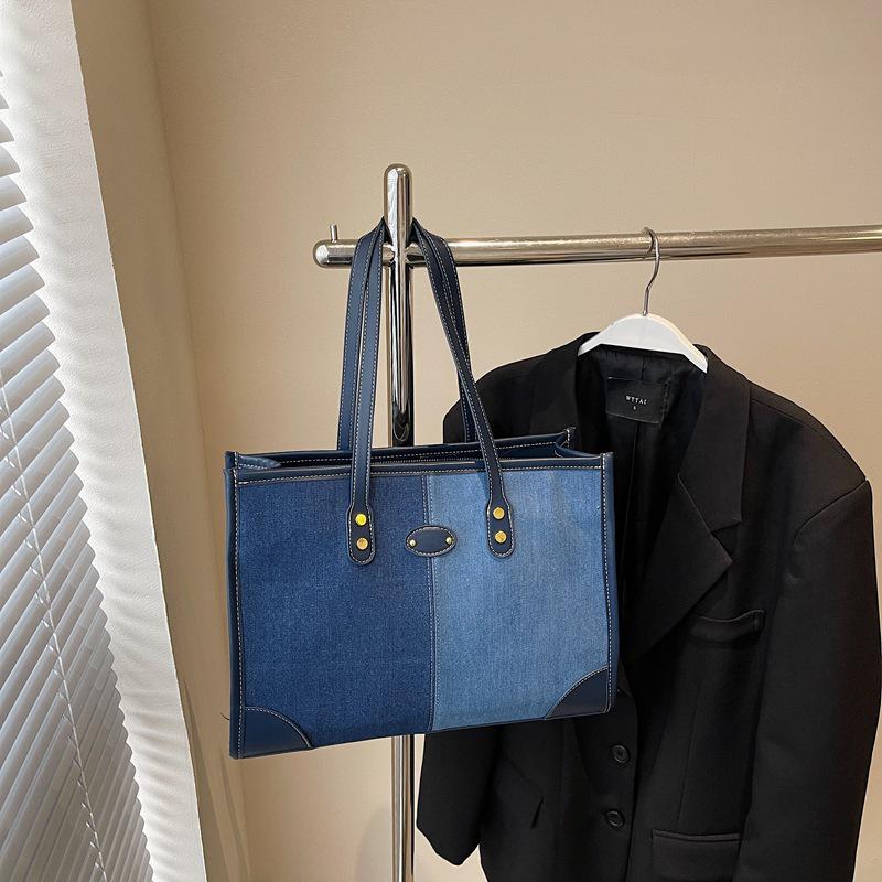 

Трендовая женская сумка-тоут большой вместимости 2025 года: Модная сумка через плечо с цветными блоками для поездок на работу темно-синий