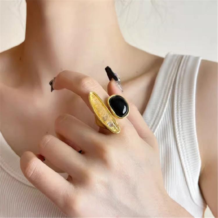 Fashionable Women's Rings Featuring Black Gemstones and Adjustable Band Suitable for Both Casual and Formal Event