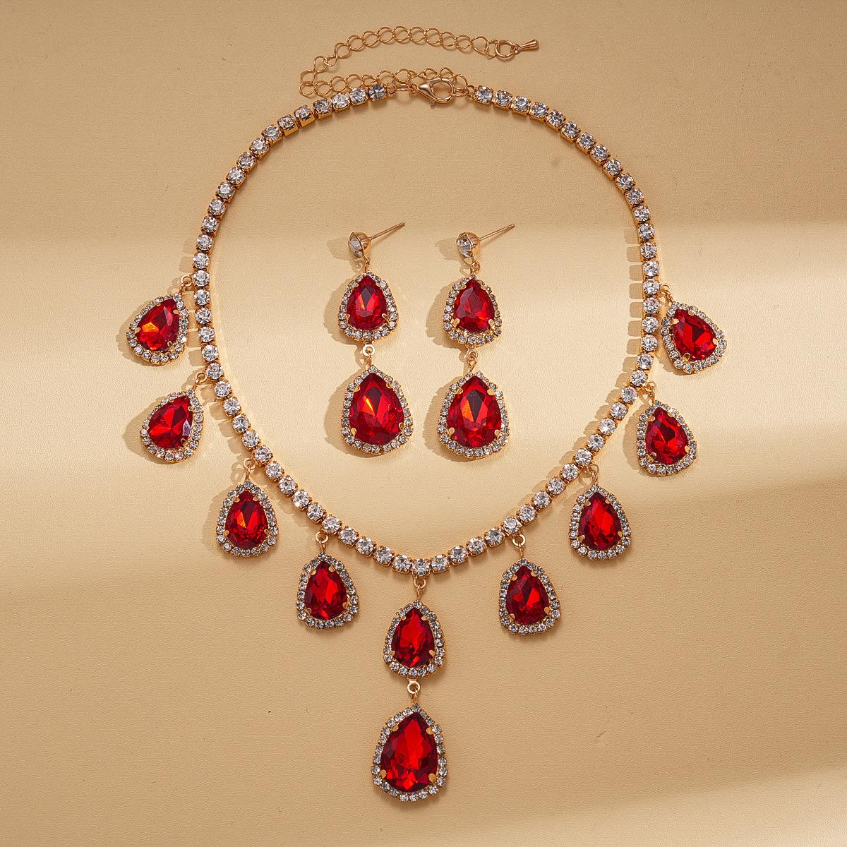 Двухпредметный набор: кулон в форме капли воды, инкрустированный бриллиантами, серьги-гвоздики, ожерелье, изысканное модное тяжелое ожерелье в стиле легкой роскоши.