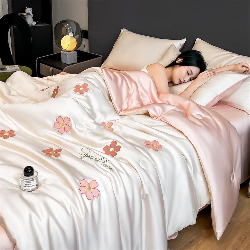 Lilang Floral Summer Quilt Set