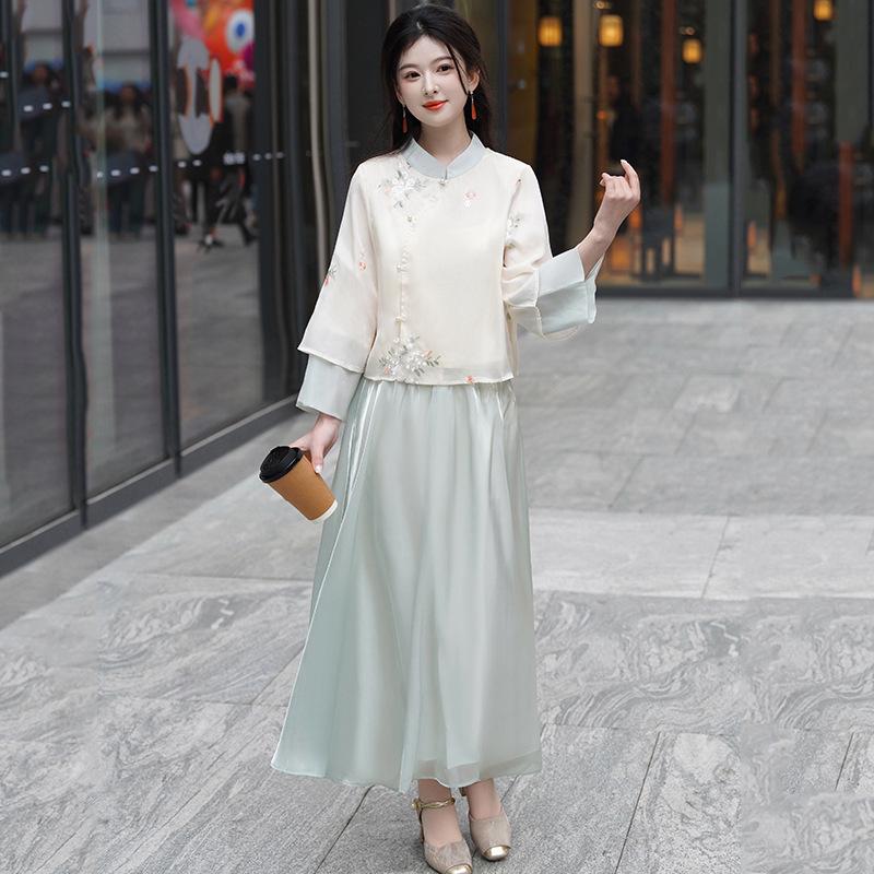 High-Quality Retro Chinese-Style Outfit: Oblique Lapel Stand Collar Top with Frog Buttons & Ethnic Skirt Set