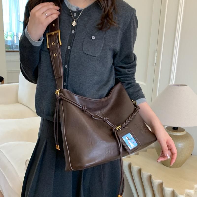 A Retro Casual Single-shoulder Crossbody Bag for Commuting To Work, A Soft Leather Large-capacity, Relaxed Tote Bag