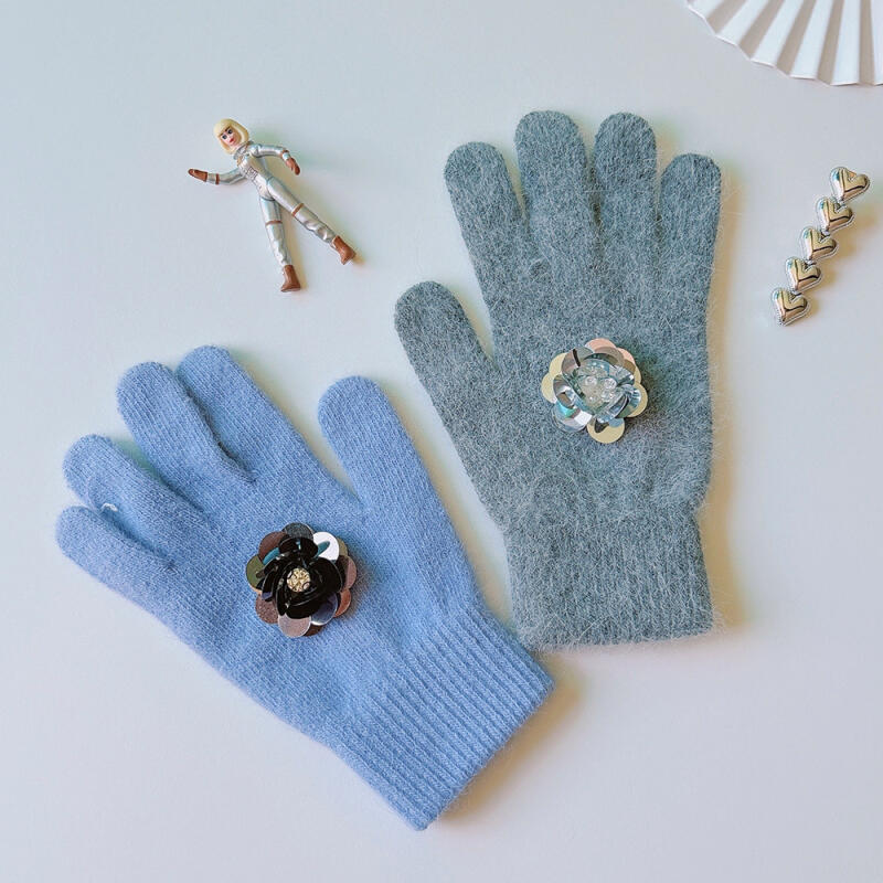 

Spangle Flower Shinku Brooch (2 Colors) (2) 1 silver spangle flower