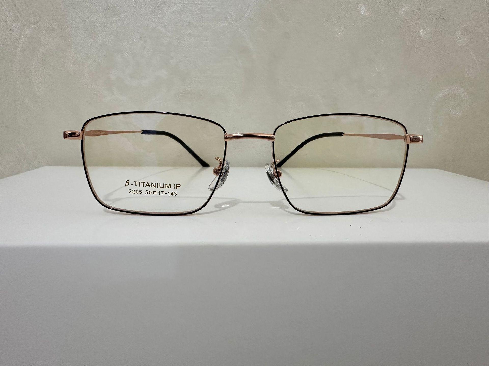 

Трендовая полутитановая многоугольная оправа для очков для мужчин и женщин