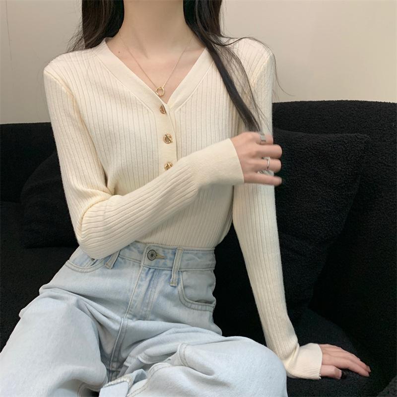 

Autumn V-neck sweater base design sense new temperament with long-sleeved knitted bottoming shirt One Size