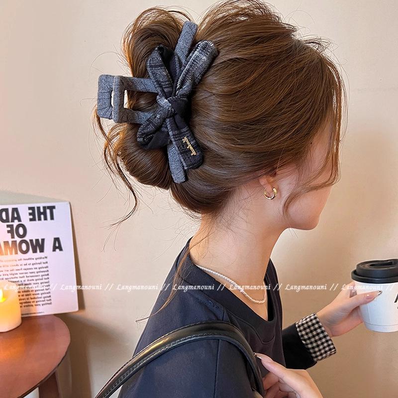 Elegant Large Hair Claw Clip for Thick Hair - High-End Korean Updo Shark Clip