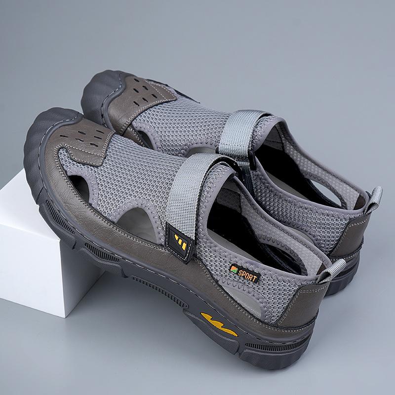 2025 Summer New Vietnam Rome Leisure Beach Hole Hole Breathable Bag Head Leather Shoes Hollow Men's Sandals 5518