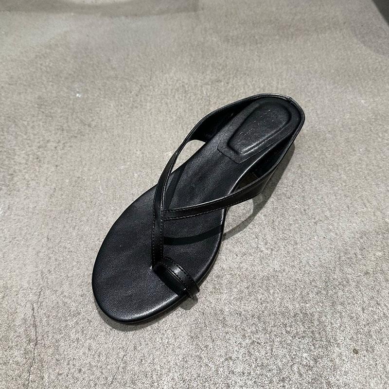 Fashion New In Summer Beach Ladies Low Heel Slippers Female Flip Flops Slides Sandals Fashion Women Heeled Slippers Shoes Pumps