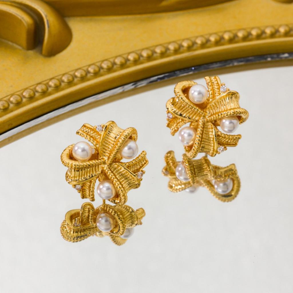 High End Fashion Geometric Woven Earrings With A Three-dimensional Feel Intersecting Light Luxury Zircon Inlay 925 Silver Needle