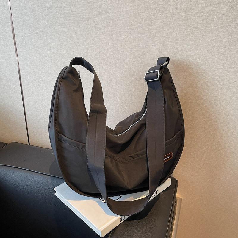 Casual Large-capacity Bag Female Student Class Commute Shoulder Armpit Bag Niche Versatile Messenger Dumpling Bag