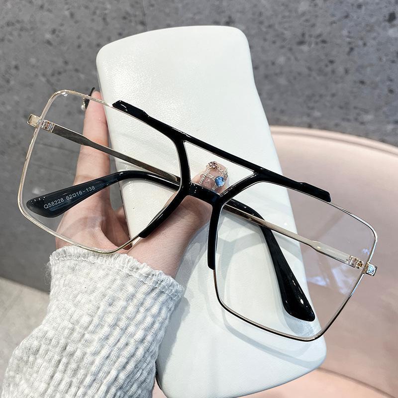 

New Fashion Woman Eyewear Luxury Brand Square Sunglasses Ladies Vintage Oversized Sun Glasses Rectangle Designer Oculos De Sol As shown in the figu