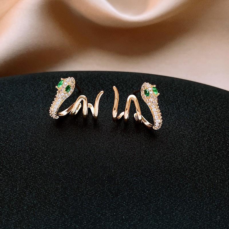 Silvernål Zirkon Utskurna Blomörhängen - Utsökta High-End Stiftörhängen med Känsla för Mode.