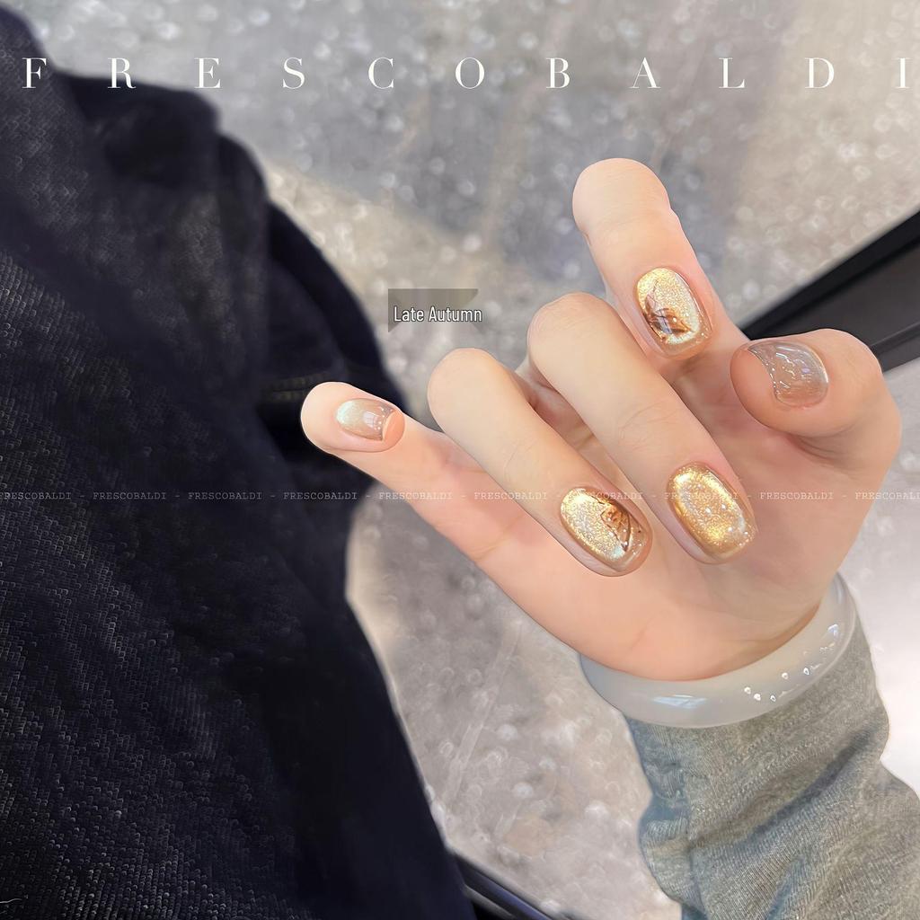 Xiaoying Magnetic Cat Eye Gel: 5g Superfine Nail Polish Light Therapy - Versatile Colors.