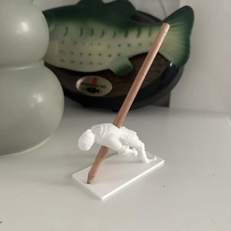 Medieval Undead Knight Pen Holder Warrior Pencil Organizer Rack Base Resin Figure Stationery Stand Desk Office Decoration