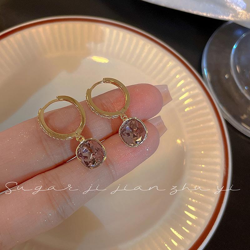 Diamantbesetzte geometrische quadratische Ohrringe mit leichtem Luxus und Temperament