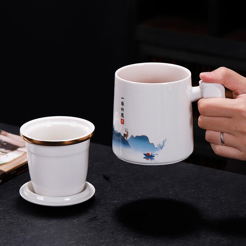 Bílý porcelánový kancelářský pohár na vodu šálek na čaj s víčkem filtrem firemní jednání aktivity lze doplnit dárky