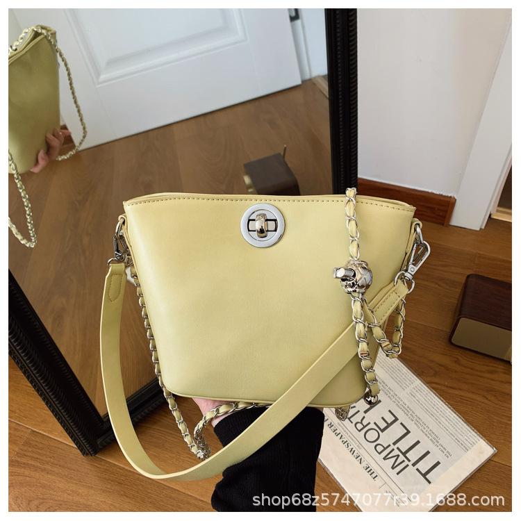 Fashion chain small bag women's 2025 new bucket mother bag high-end texture versatile commuter shoulder messenger bag