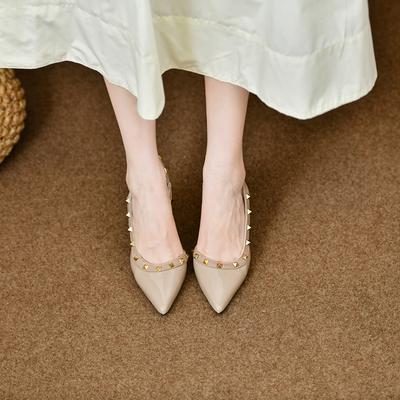 Vento serale europeo e americano comode scarpe singole versatili con gonna piedi 2025 abbigliamento estivo versatili antiscivolo scarpe a punta con rivetti