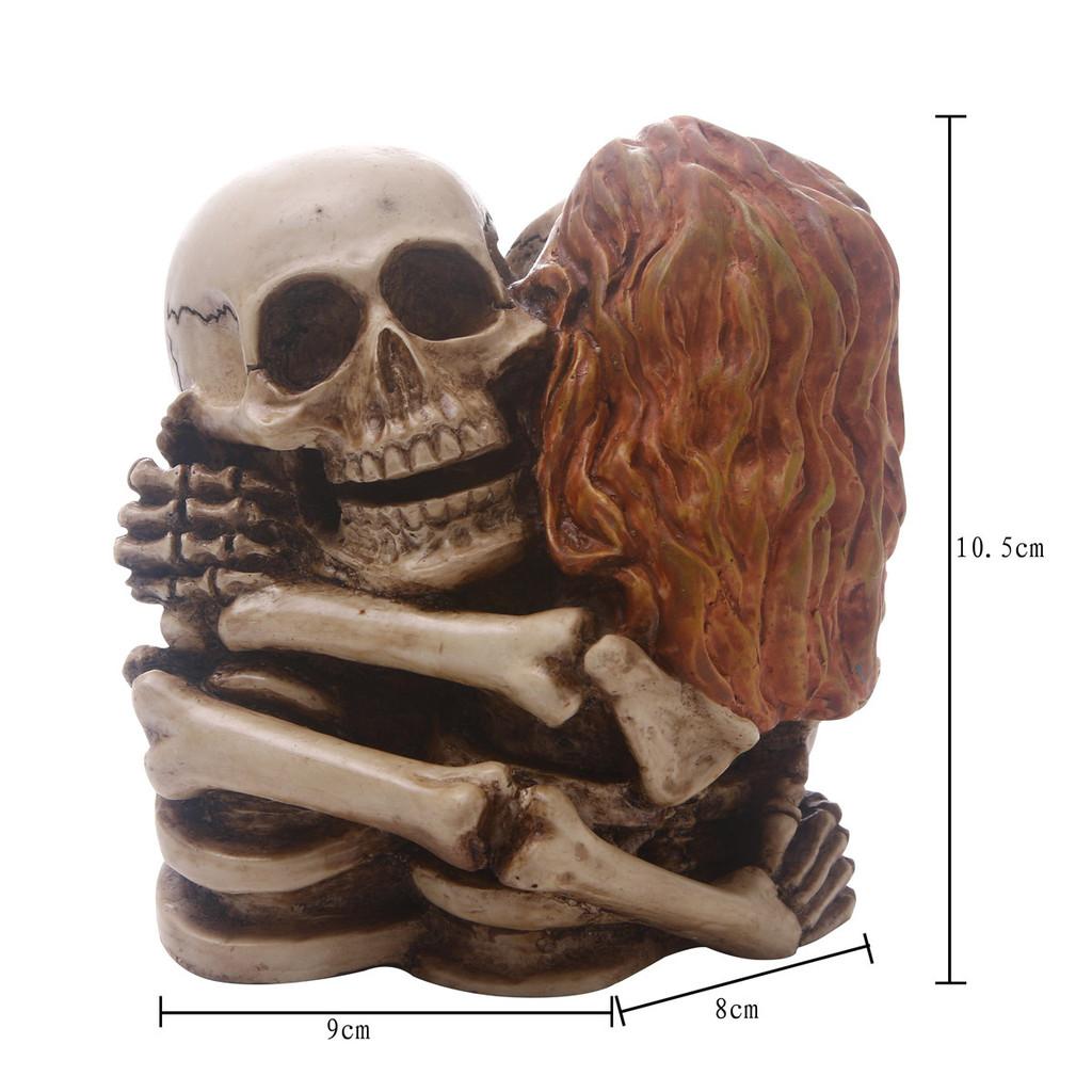 

Hug Skull Halloween Resin Material Craft Tabletop Garden Decoration Prop Holiday