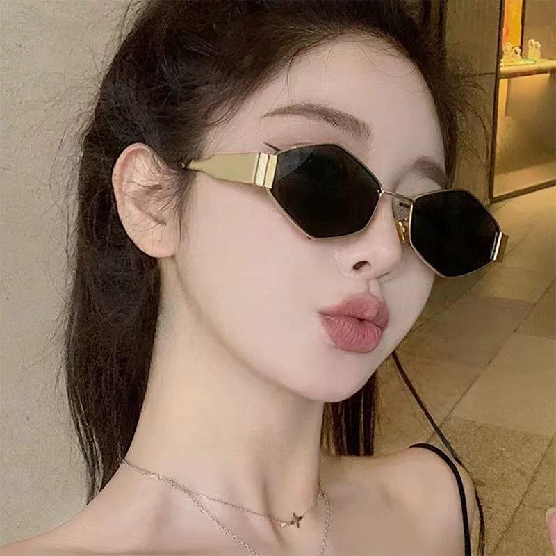 Retro Fashion Personalized Beach Sunglasses Diamond Frame Design Glasses Men'S And Women'S Small Frame Sunscreen Glasses