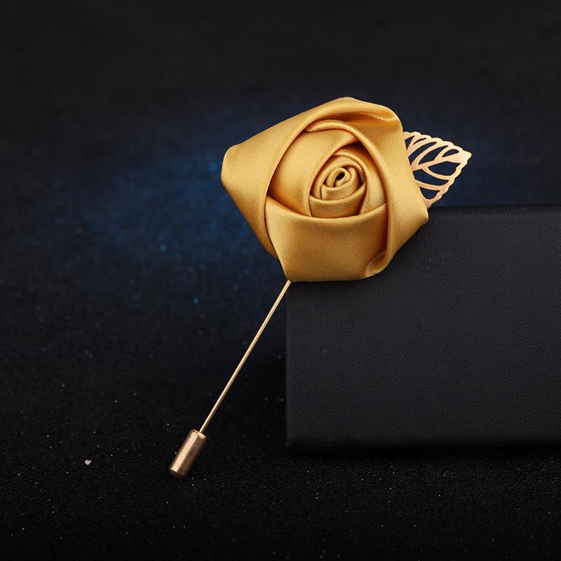 Elegant Rose Corsage Brooch Red Blossom Flower Pin with Long Needle Clasp for Women Men Versatile Lapel Accessory for Jacket Dress Suit