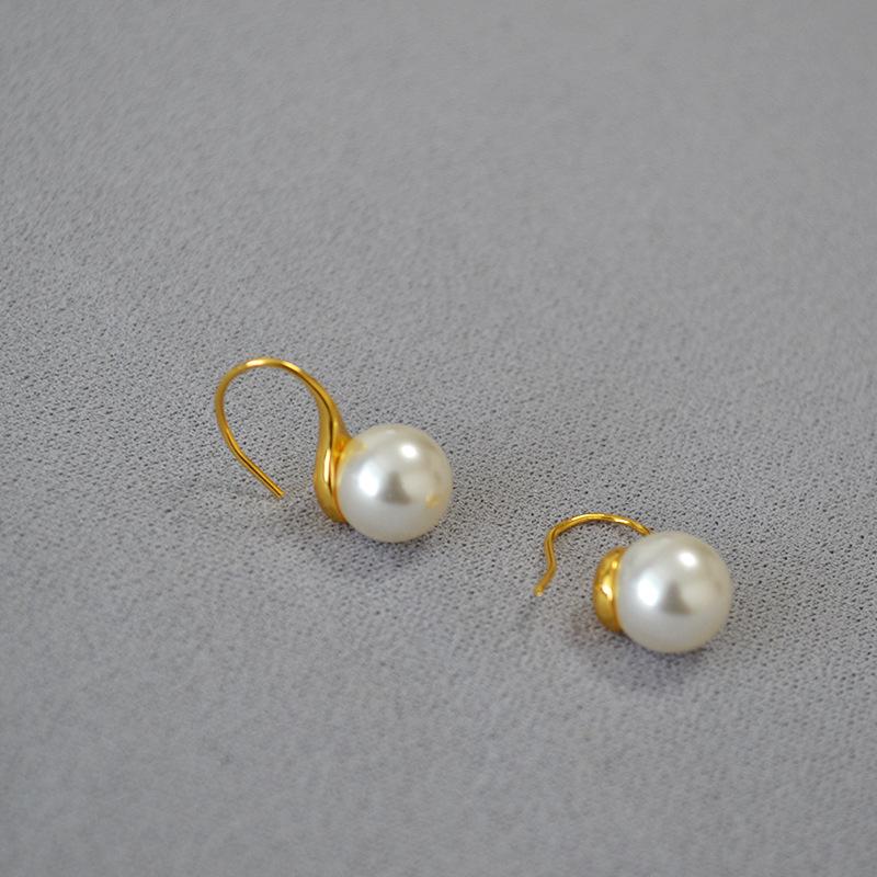 Korean High-End Fashion Pearl Imitation Earrings with High-Gloss Finish for Women