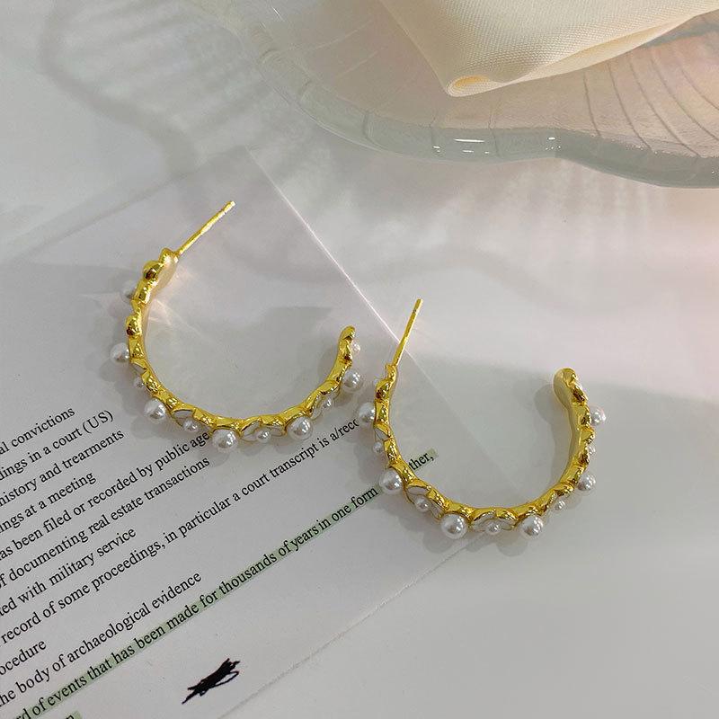 French Romantic White Camellia Pearl Earrings C-shaped Flower Earrings  Light Luxury and Niche Feel