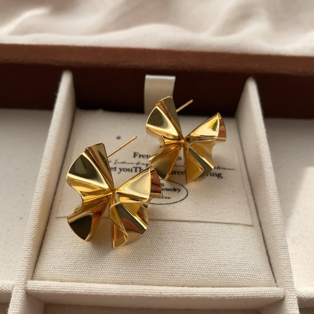 Geometric Origami Art Three-Dimensional Stud Earrings, High-End Simple Fashion Niche Exquisite French Light Luxury Folding Earrings