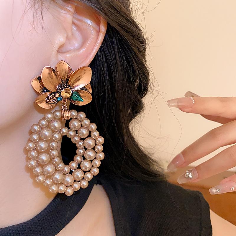 Flower pearl circle earrings, French retro medieval vintage earrings fashion light luxury earrings