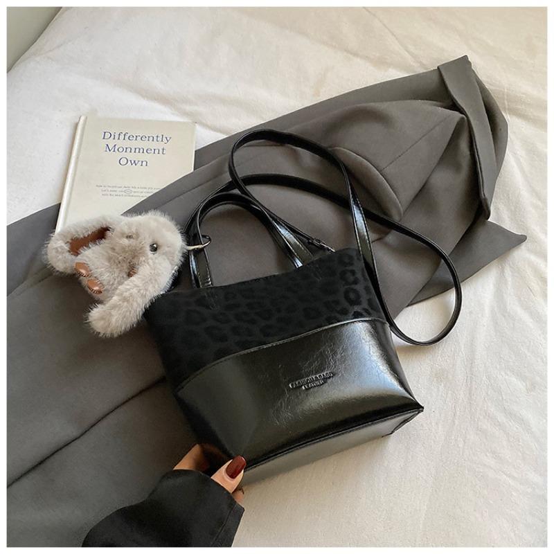 Casual retro simple shoulder bag fashionable personalized messenger bag winter new women's trend bucket bag