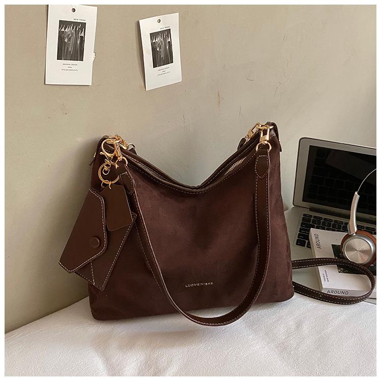 Frosted retro commuter underarm bag women's 2025 new fashionable large-capacity shoulder bag niche commuter messenger bag