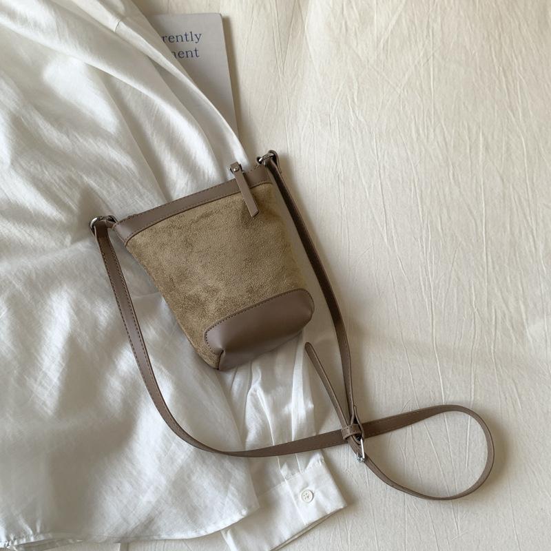 

Korean version of autumn 2025 new bucket bag large-capacity shopping bag casual lazy style Japanese contrasting color shoulder bag хаки