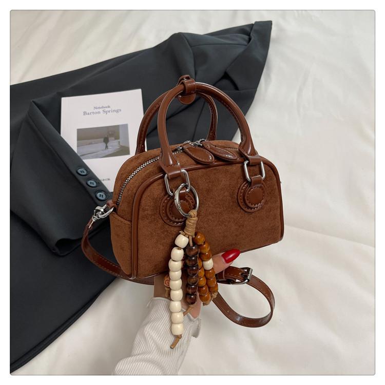 High-end niche bag women's 2025 new fashion messenger bag Korean version retro hand-held bowling bag shoulder bag