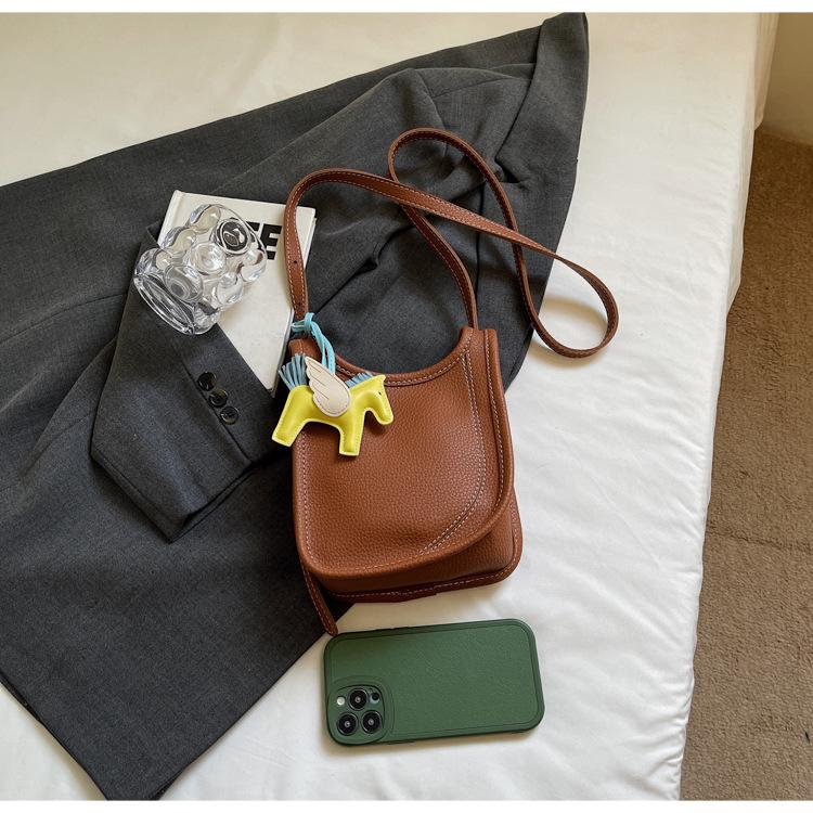 

Korean trend bucket bag women s 2025 spring and summer new high-end fashion shoulder bag niche temperament women s bag коричневый