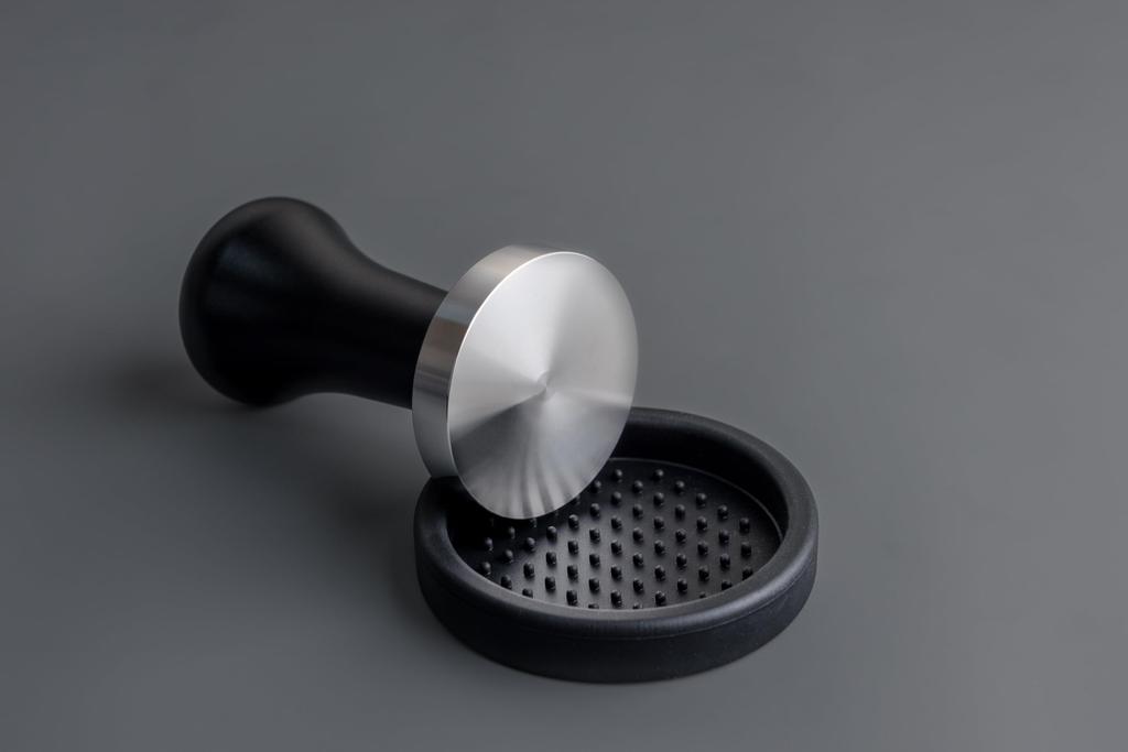 La mellow Espresso Coffee Tamper 515358mm Coffee Tamper for Espresso Machines (51mm Stainless Steel with Aluminum Handle) with Tamper Mat