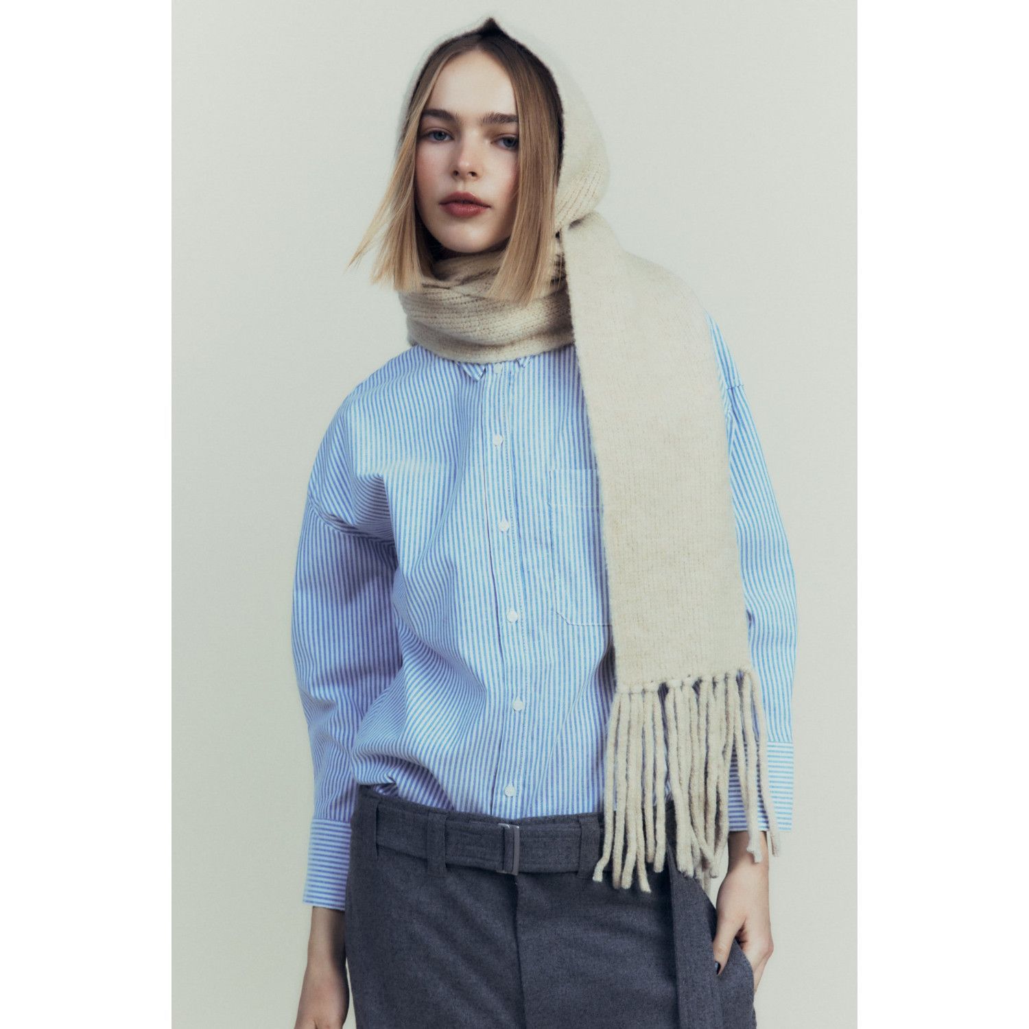 

FRINGED SCARF WITH HOOD