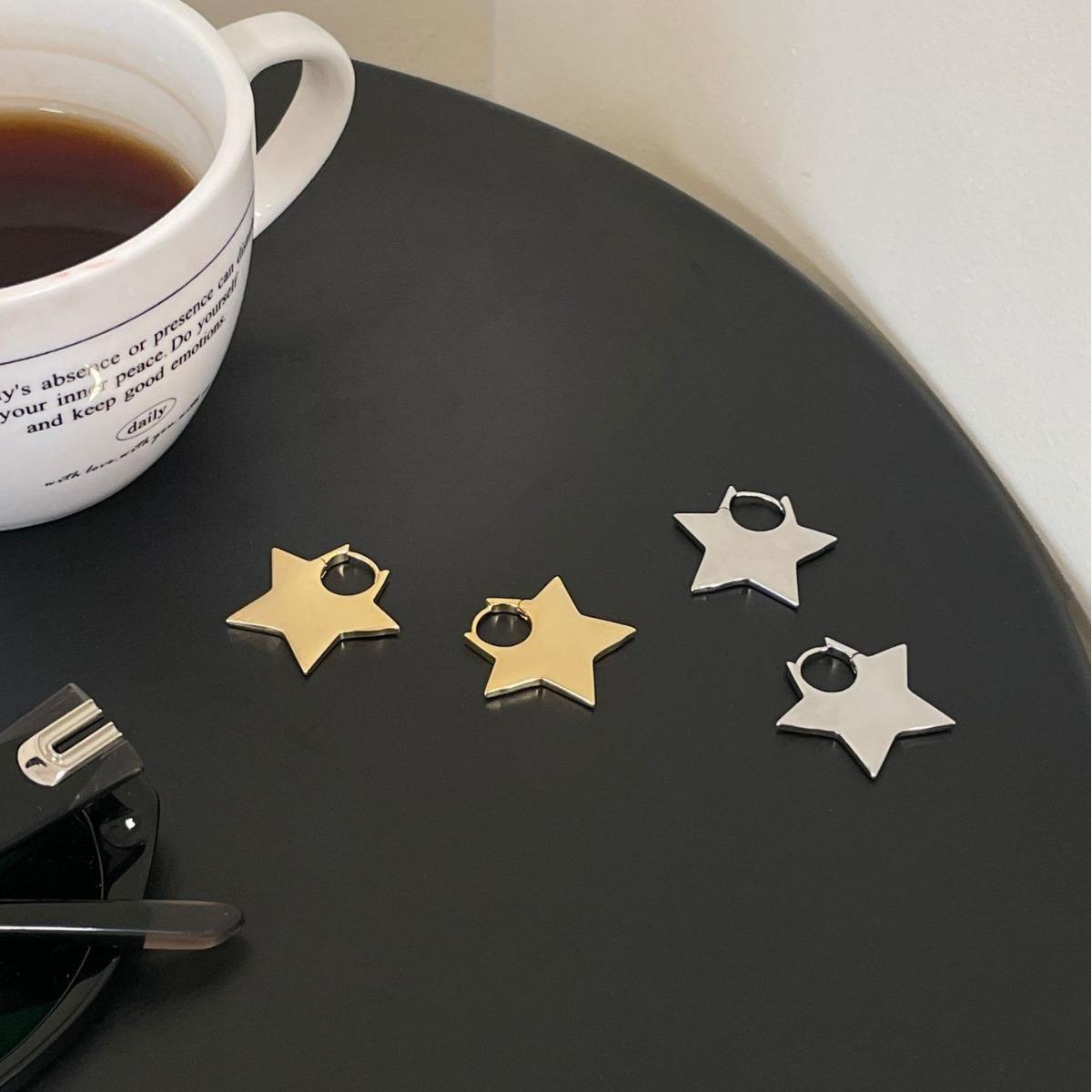 

Retro cold wind five-pointed star earrings niche unique high-end silver needle ear buckle exquisite ear buckle 925 silver needle