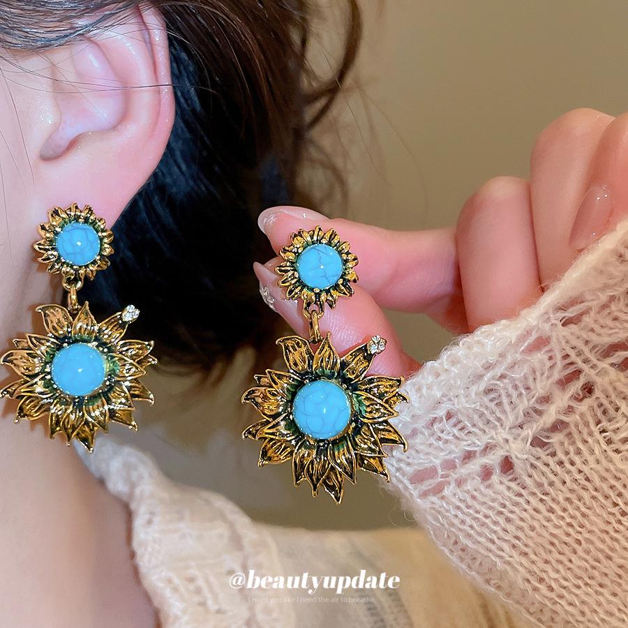 Silver Needle Vintage Rhinestone and Pearl Geometric Floral Stud Earrings