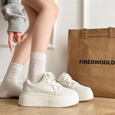 Hong Kong Style Lightweight Student Versatile Height Increase Platform White Shoes Women's 2024 New Spring Round Head Explosion Retro Board Shoes