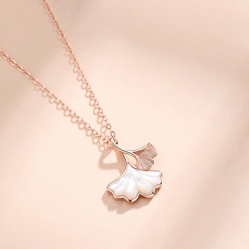 S925 Sterling Silver Ginkgo Leaf Necklace for Women: Three Lives Apricot Light, Luxurious, and Versatile High-End Clavicle Chain.