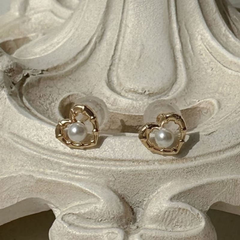 Youngglow 14k Pearl In Heart Earrings (1 Pair)